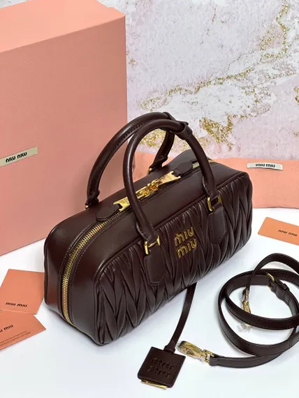 Сумка MIU MIU Arcadie matelassé из кожи наппа, темно-коричневый