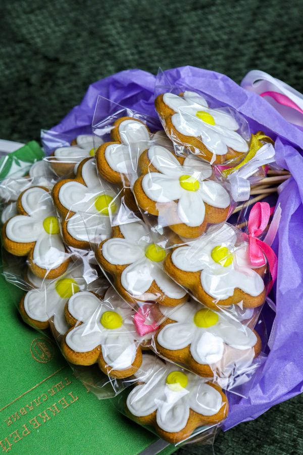 Букет из пряников ромашек 17 цветков