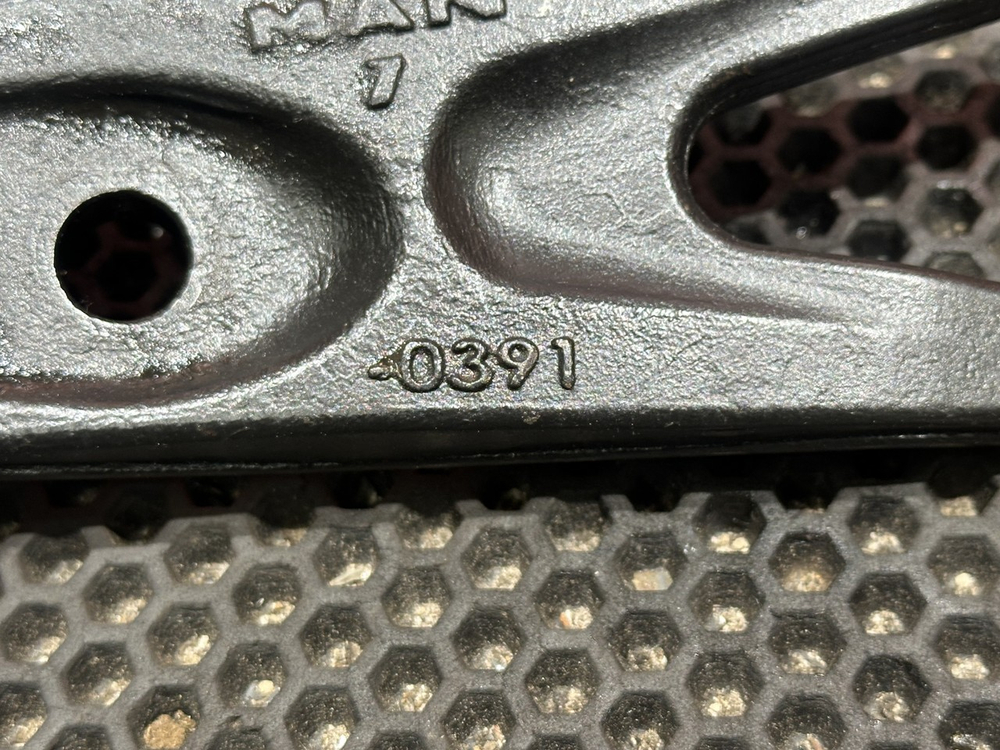 Подъемная проушина двигателя