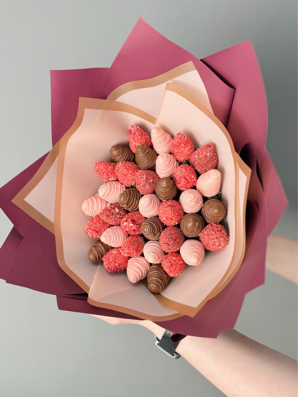 Букет «Королевский» из клубники в молочном  и белом  шоколаде