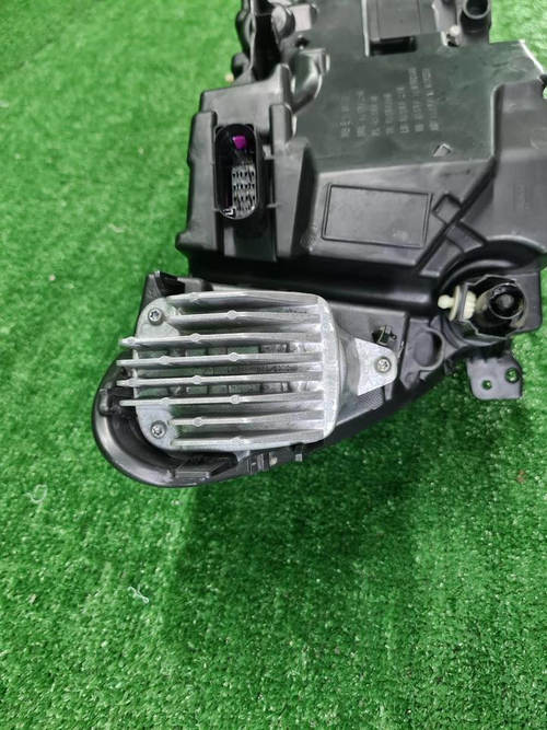 Фара левая Volvo XC40 (2017-2022) LED
