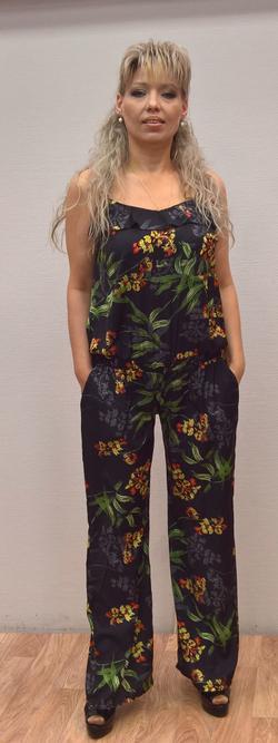 Летний комбинезон на тонких бретельках