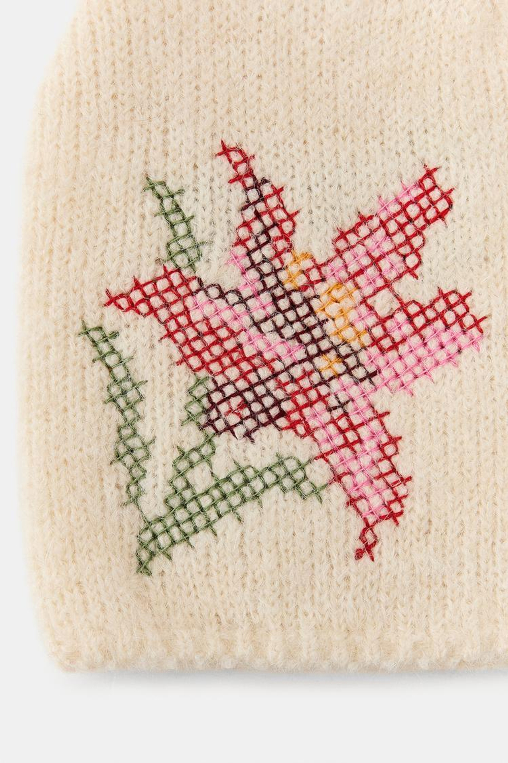 ZARA ШАПКА БИНИ С ЦВЕТОЧНОЙ ВЫШИВКОЙ, ЭКРЮ