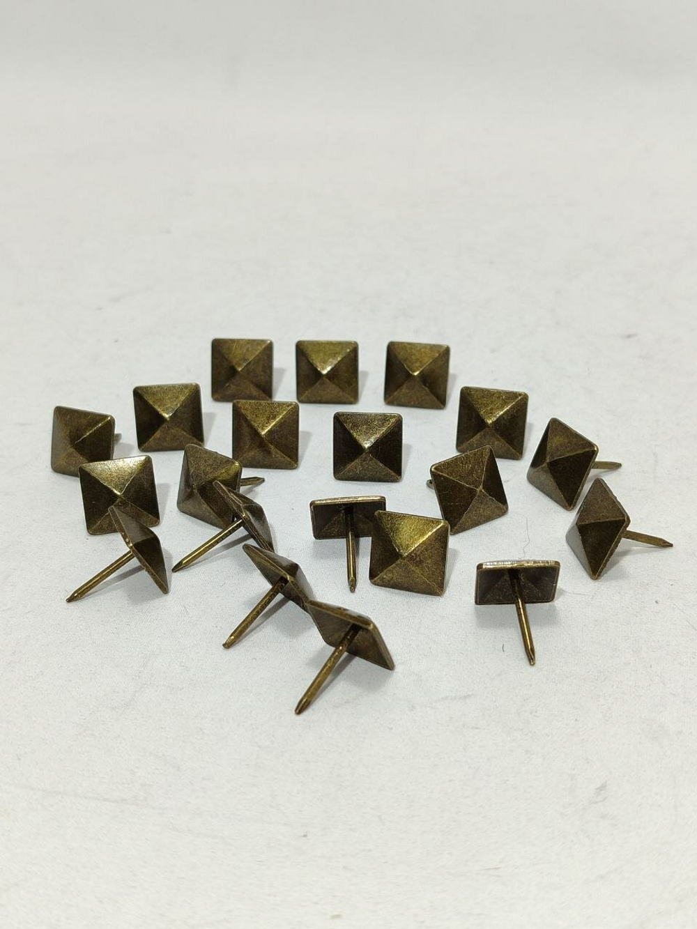 Декоративные гвоздики для мебели шл10х10мм-дл.гв.13мм/20шт