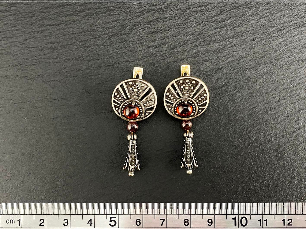 Серьги "Луннички с камнями и привесками".