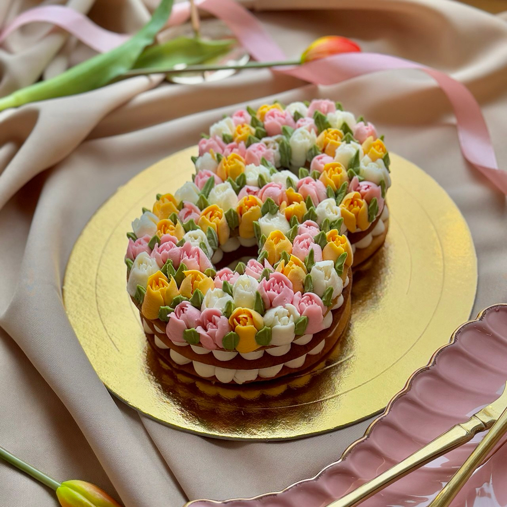 Торт "Цифра 8" – весеннее вдохновение к 8 Марта