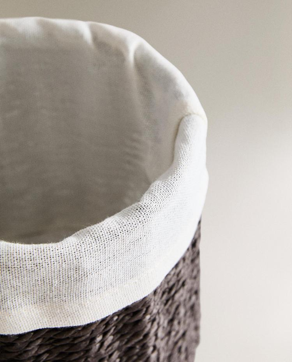 ZARA HOME КРУГЛАЯ КОРЗИНА С ПОДКЛАДКОЙ ИЗО ЛЬНА, КОРИЧНЕВЫЙ