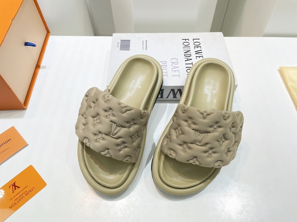 Louis Vuitton Pool Pillow Comfort Mule
