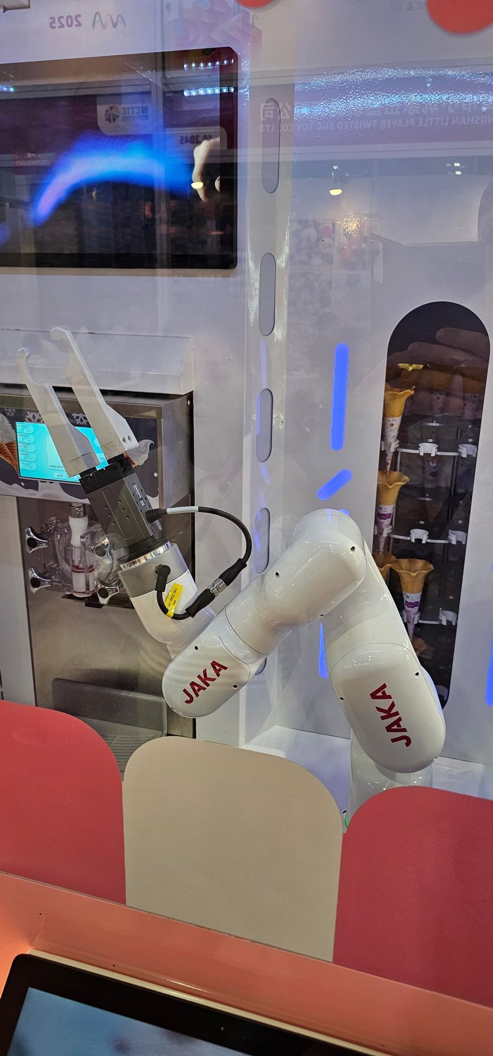 Вендинговый автомат мороженого «IceBot Soft»