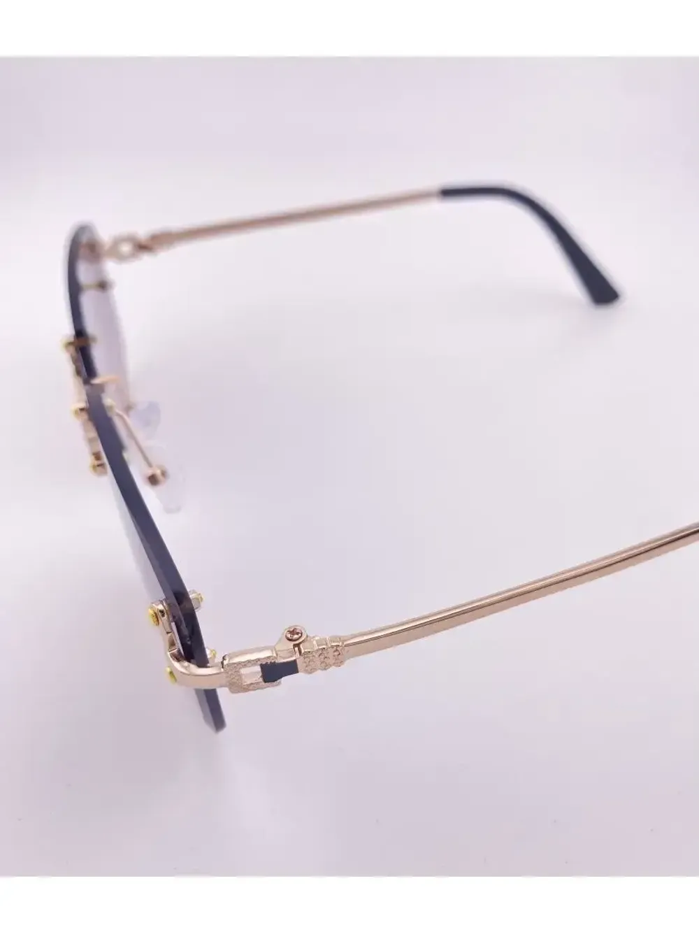 Очки солнцезащитные