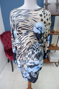 Платье с красивым принтом 46 размер, новое