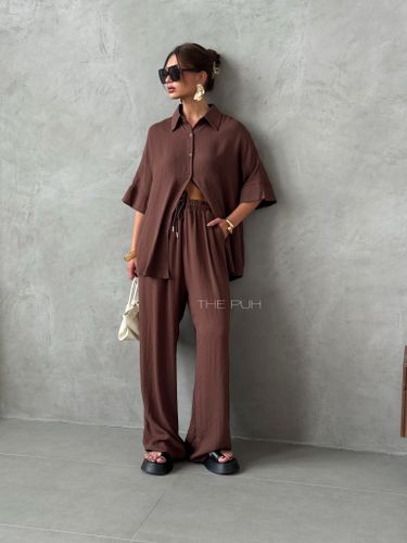 Шоколадный летний костюм из хлопка и льна