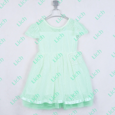 Платье однотонное А-силуэта с пышной многослойной юбкой