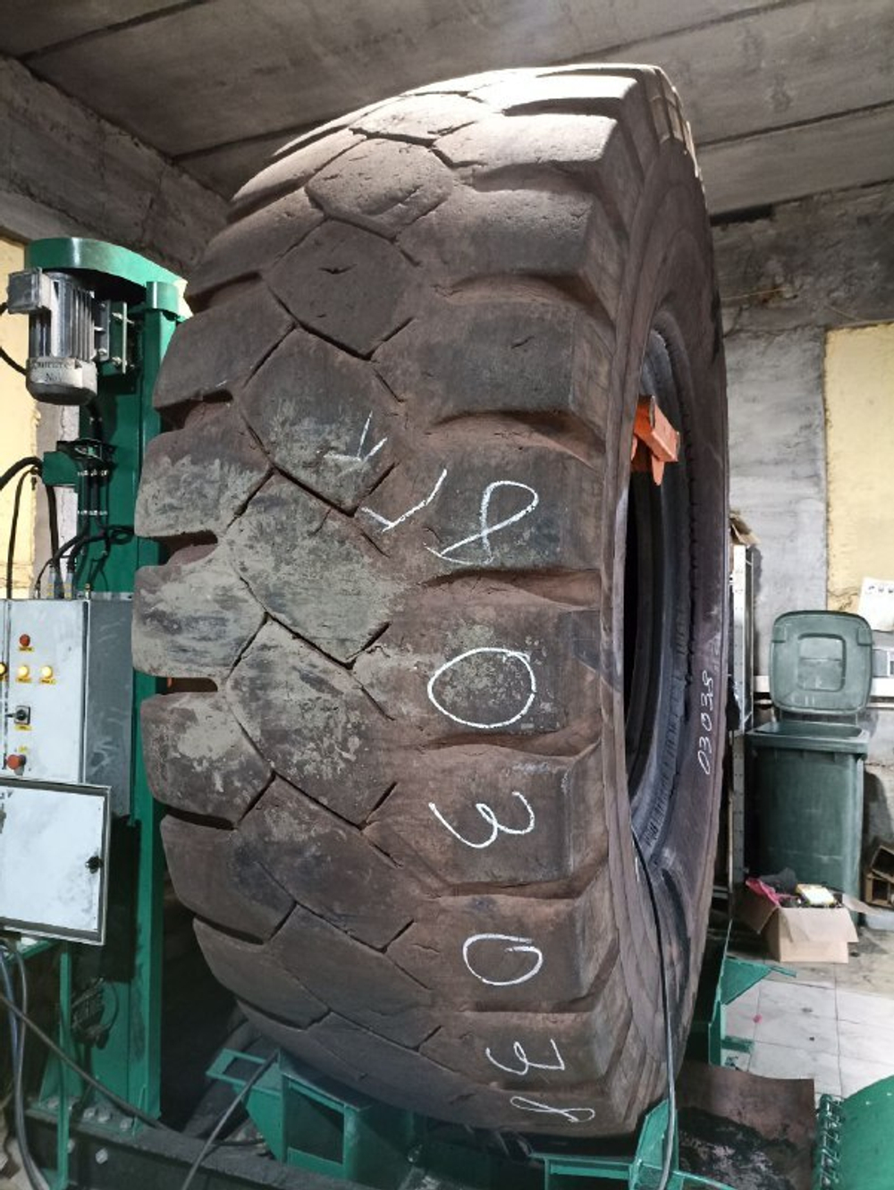 33.00R51 Bridgestone VRDP шина б/у
