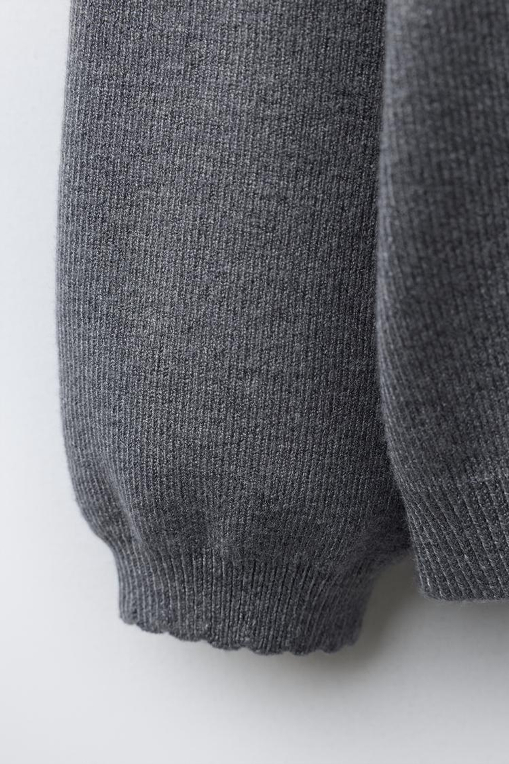 ZARA ВЯЗАНЫЙ СВИТЕР С ВЫШИТЫМИ ЦВЕТАМИ, СЕРЫЙ МЕЛАНЖ