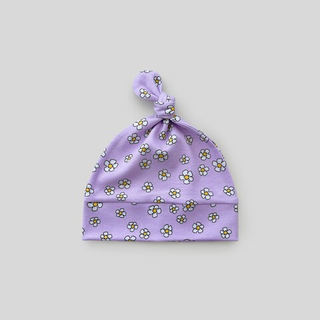 Лёгкая шапочка с узелком (ромашки на сиреневом)