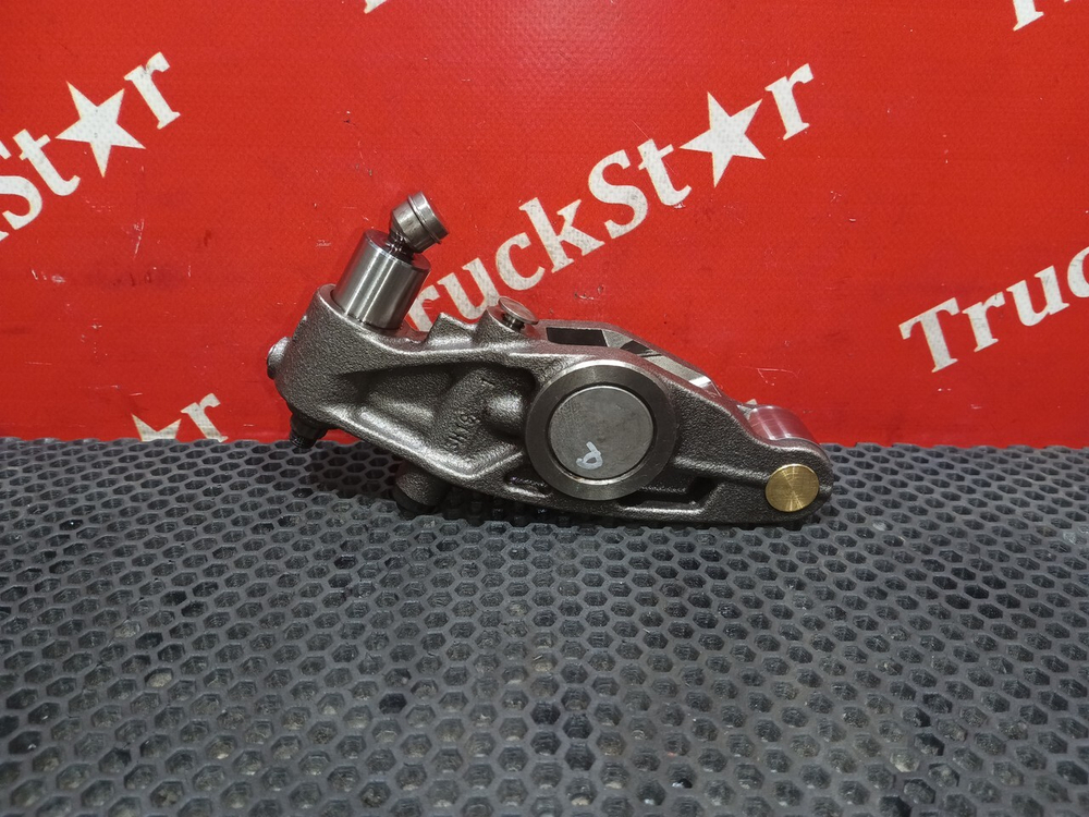 Коромысло выпускного клапана 2024г.