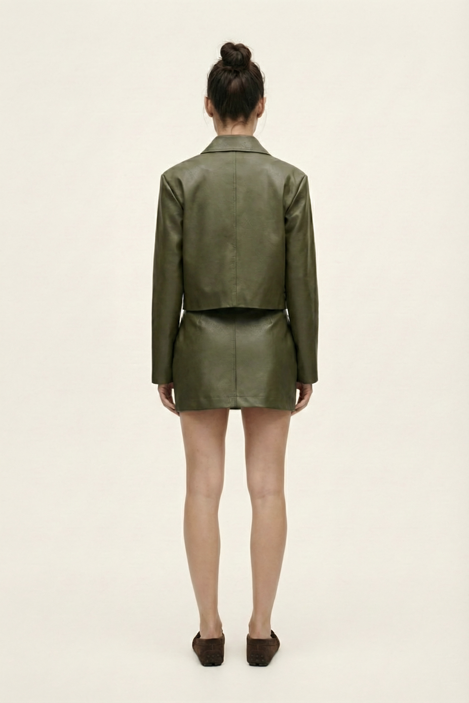 Юбка мини из экокожи с накладными карманами