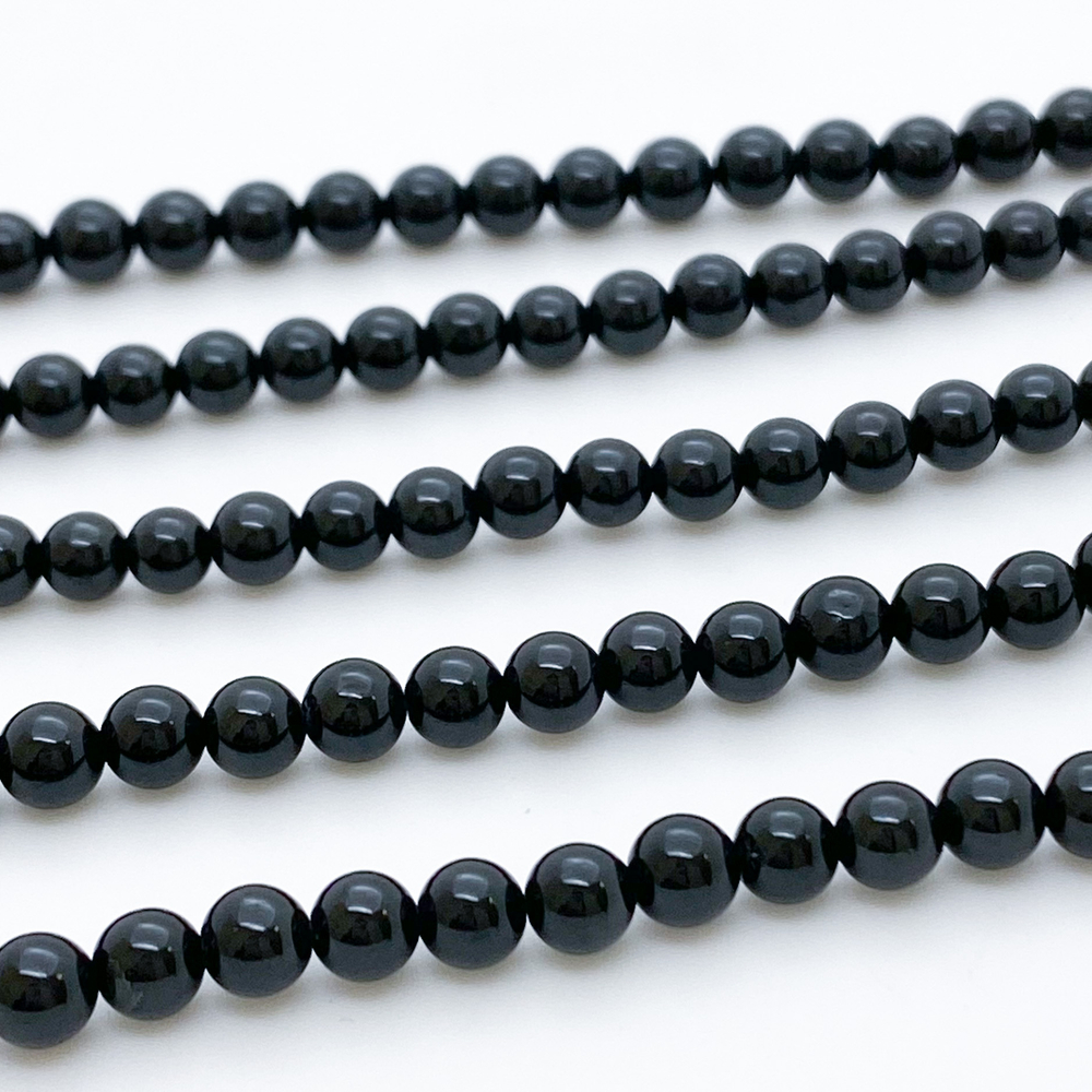 Шерл бусины (черный турмалин), диаметр 4,2-4,4 мм, цена за 43-44 шт (1/2 нити)