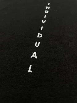 Футболка черная оверсайз с принтом на спине