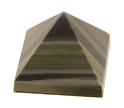 Пирамида из офиокальцита 50-50-38мм вес 116 гр