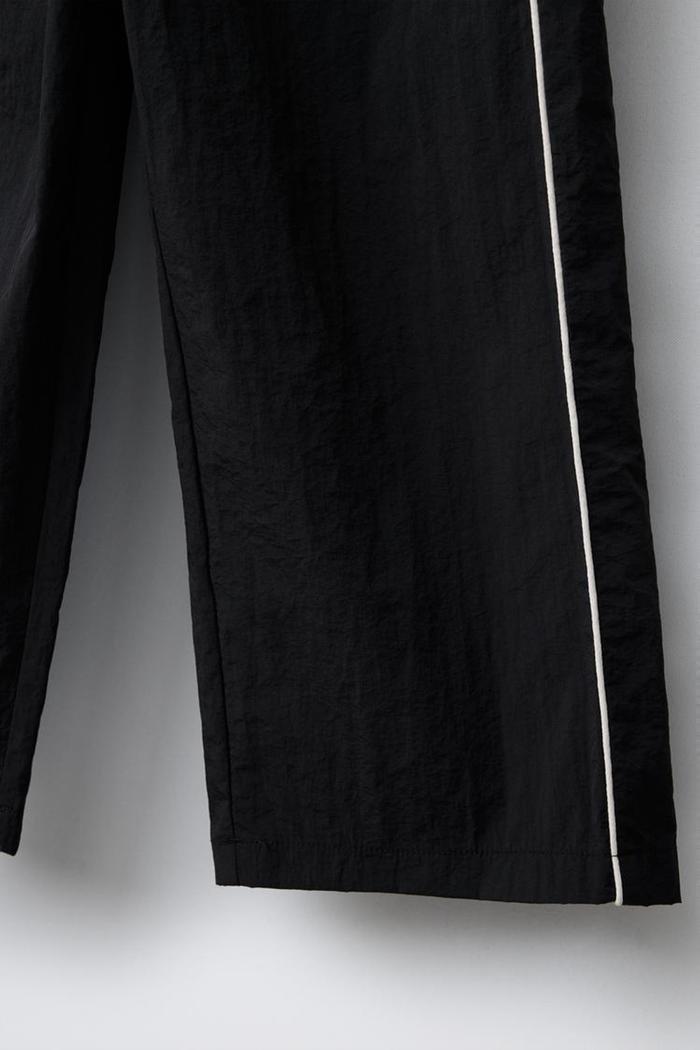 ZARA БРЮКИ-ДЖОГГЕРЫ ИЗ ВЫСОКОТЕХНОЛОГИЧНОЙ ТКАНИ С БАНТАМИ, ЧЕРНЫЙ