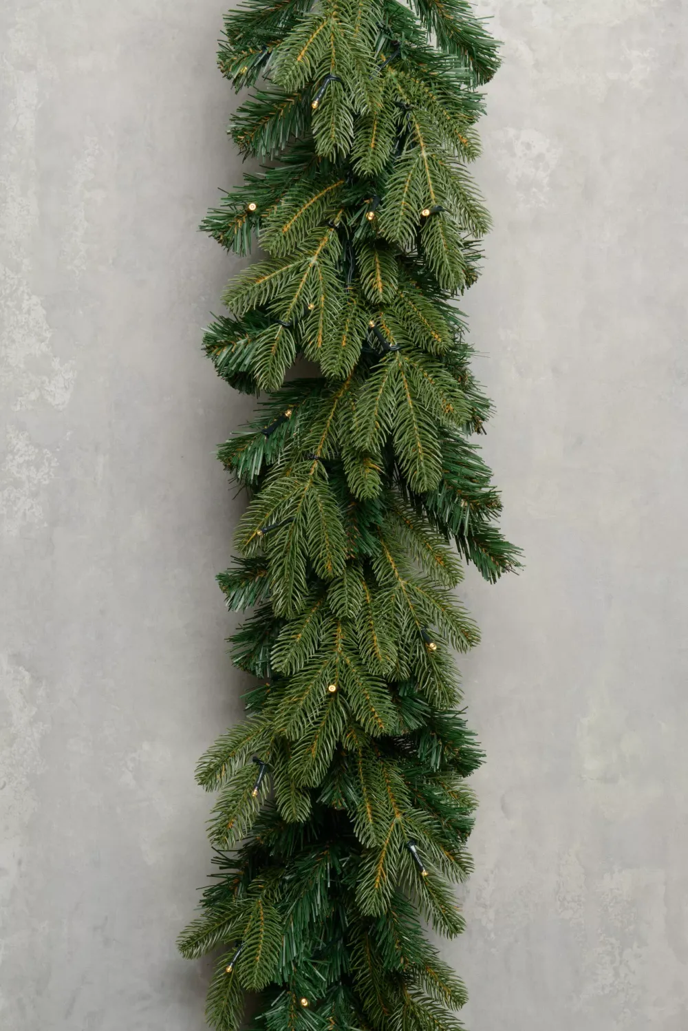 Хвойная гирлянда 270 см с подсветкой встроенной "Парижанка" Литая + пвх