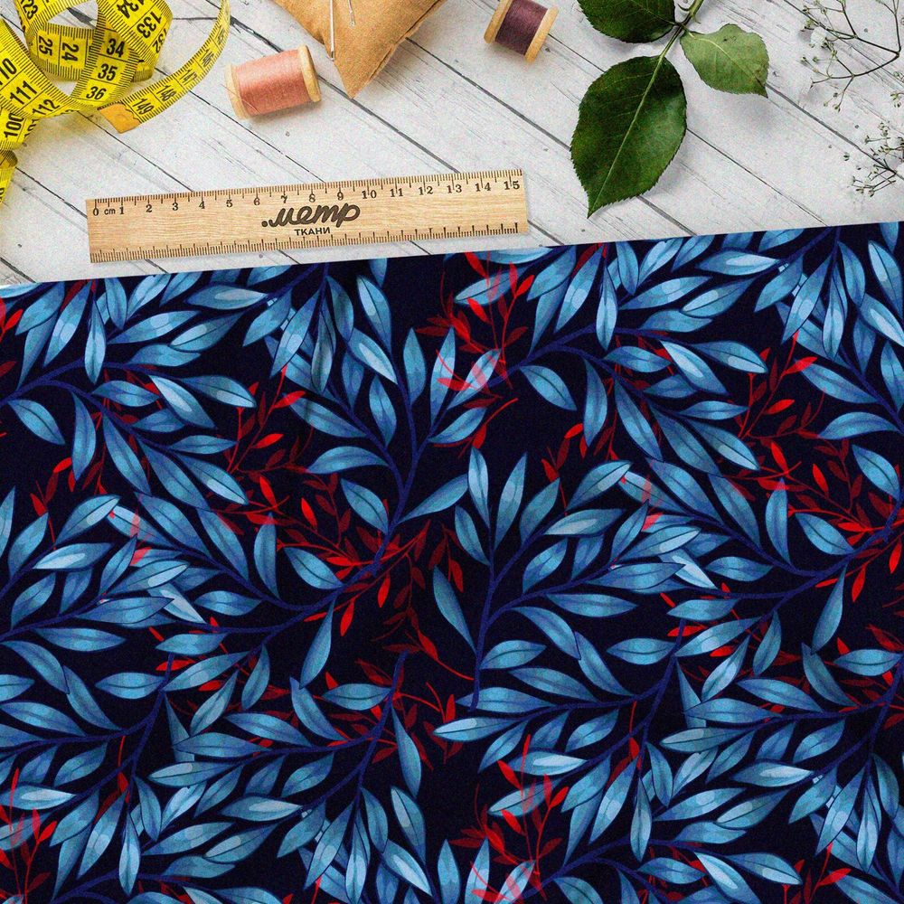 Ткань ниагара контрастные листья в темноте на чёрном фоне