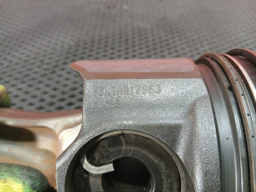 Поршень с шатуном 2020г.