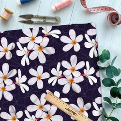 Ткань шелк Армани крупные белые цветы на фиолетовом фоне с узором