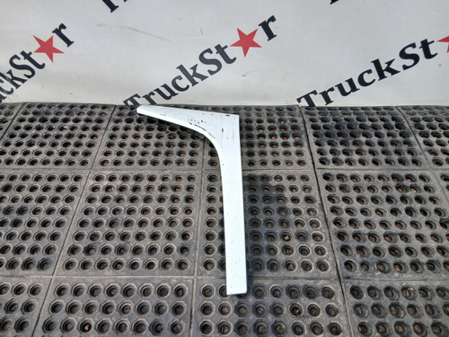 Облицовка фары левая