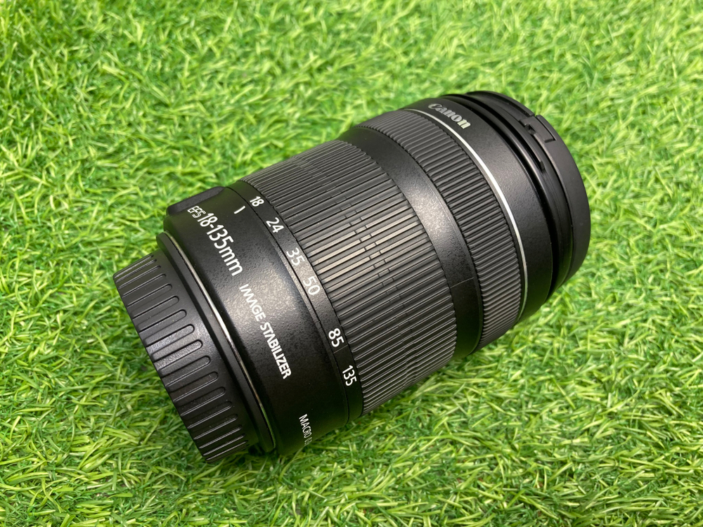 Canon EF-S 18-135mm 3.5-5.6 IS STM