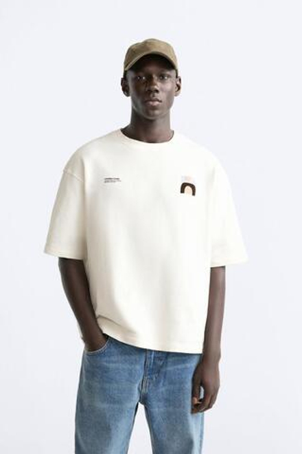 ZARA ФУТБОЛКА С КОНТРАСТНЫМ ПРИНТОМ, КРЕМОВЫЙ