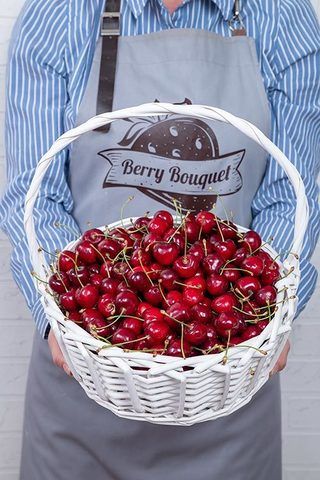 Подарочные корзины - купить подарочную корзину с цветами с доставкой по ...