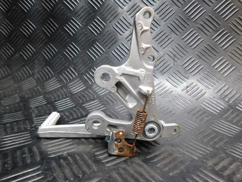 Подножка водительская правая Suzuki GSX-R600/750 (K4/K5) 051919