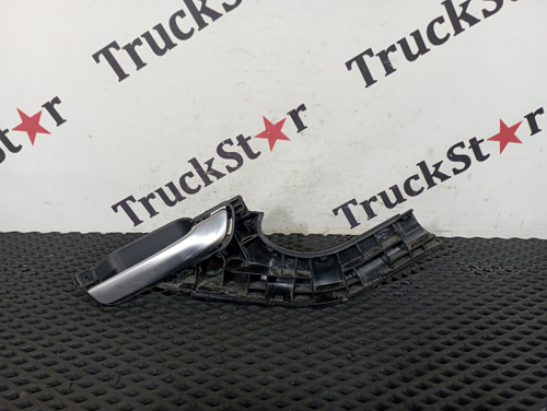 Ручка двери внутренняя правая 2020г