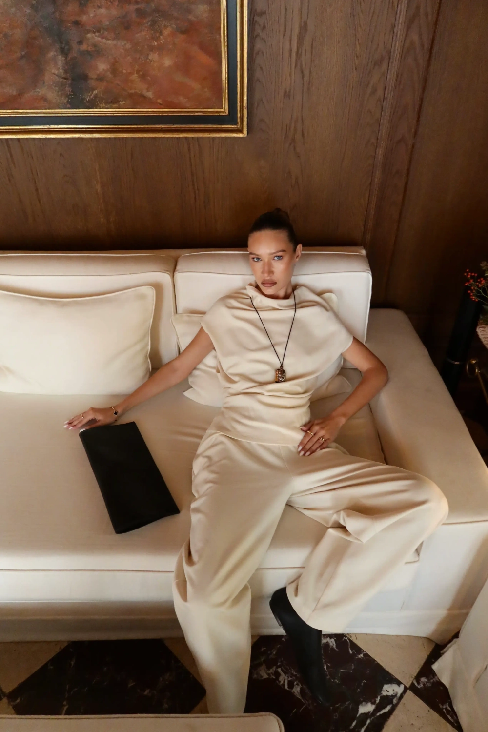 Свободные брюки женские на резинке бежевые Lunar