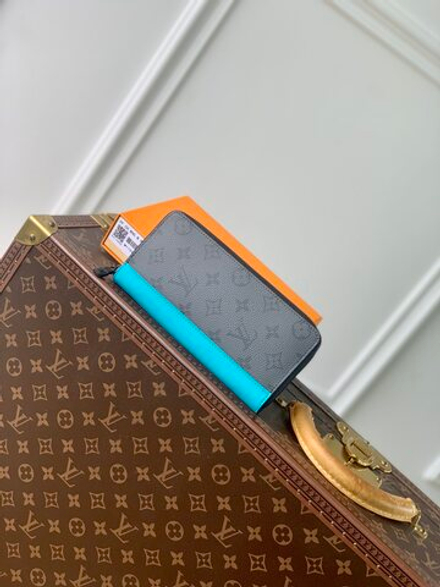 Louis Vuitton Zippy Vertical Wallet