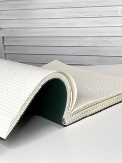 Блокнот А4 200л. (400страниц) в клетку без рамки Темно зеленый (К44-515КБР)