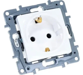 Legrand Etika Белый Розетка с/з, винтовые клеммы 672221