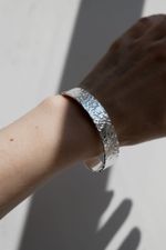 Браслет битый широкий