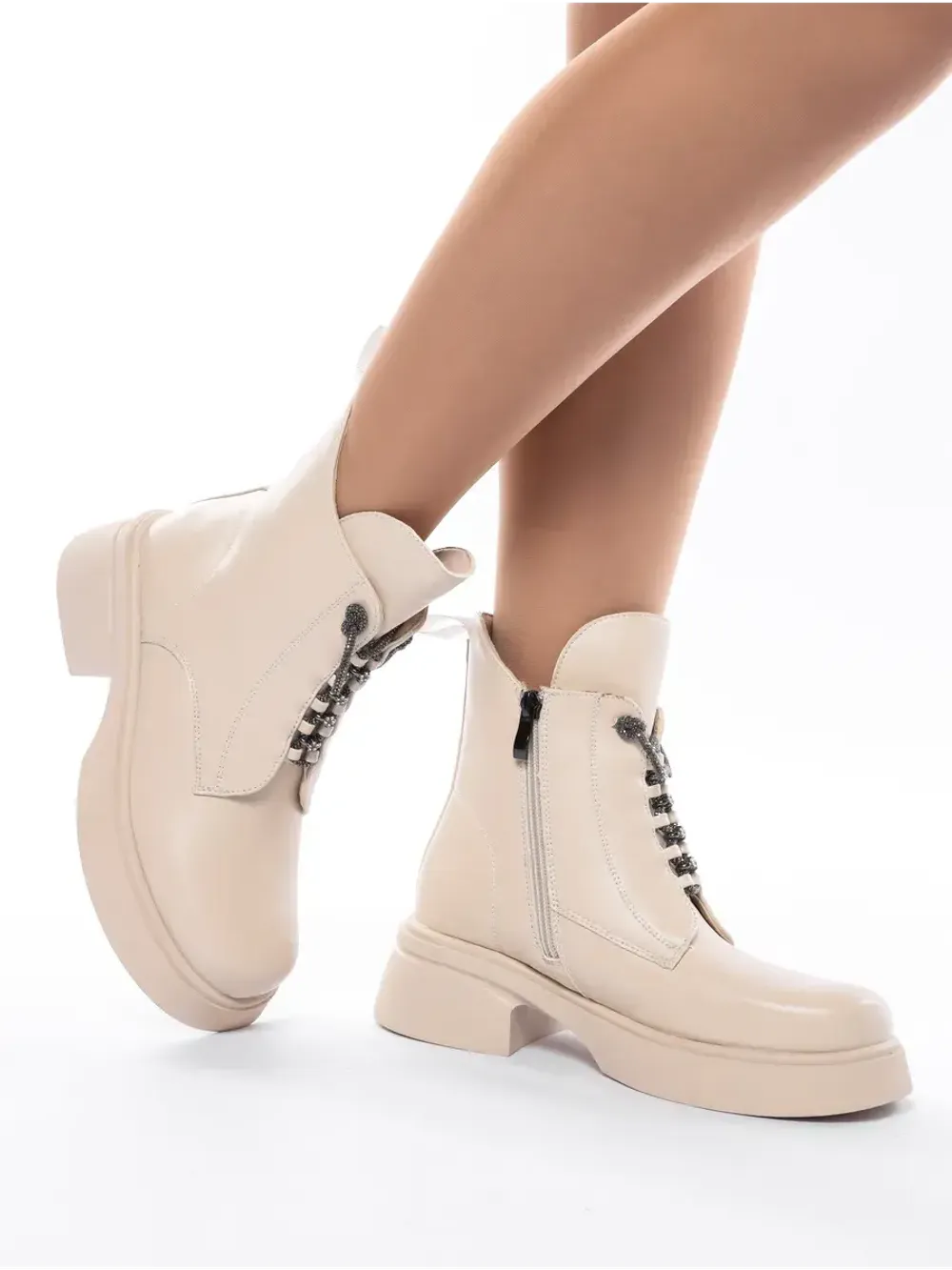 Зимние ботинки на высокой платформе