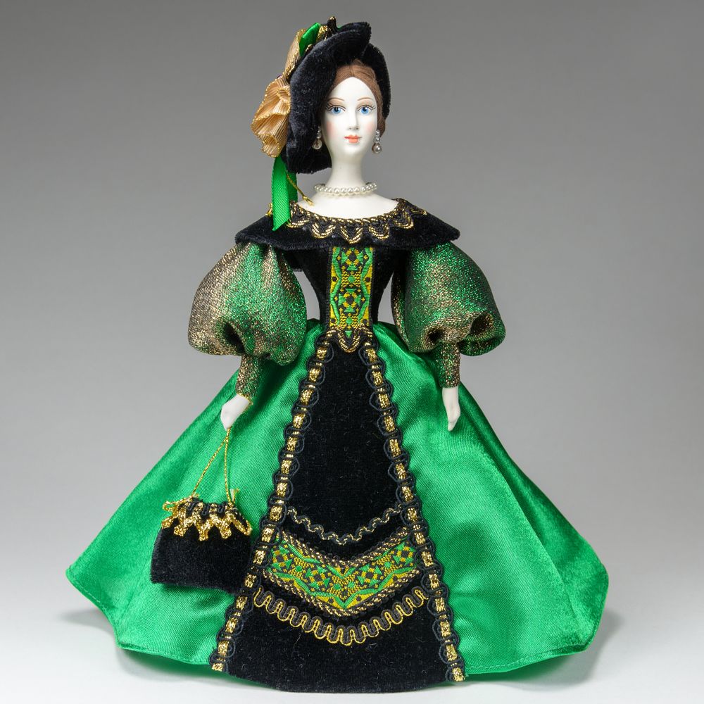 Сувенирная кукла в платье для визитов