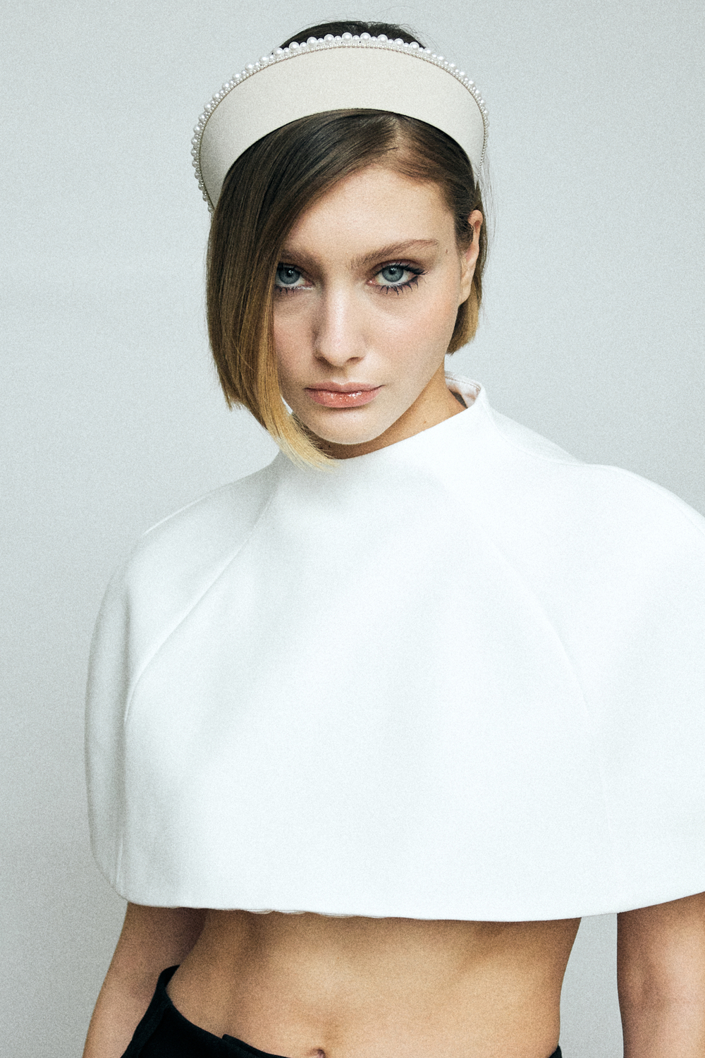 Кокошник молочный с жемчужным декором