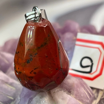 37235 Яшма красная Кулон Капля объемная грань 20мм