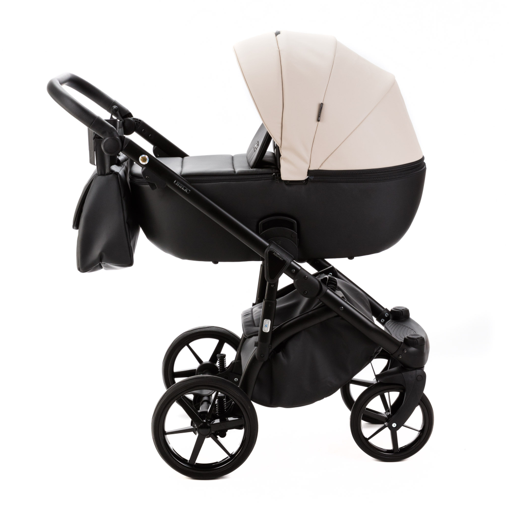 Детская универсальная коляска Adamex NOLA Deluxe 2 в 1 N-SD110 (Светло-бежевая экокожа, Черная экокожа)