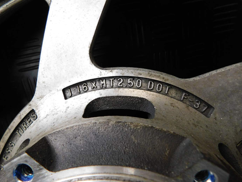 Колесо переднее Yamaha FZX750 3XF.