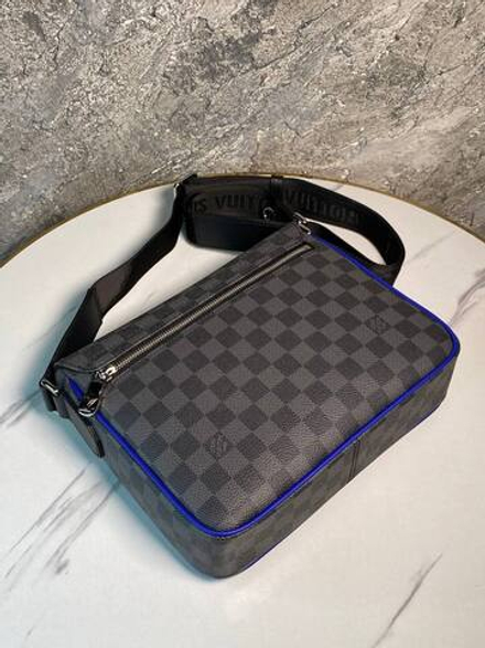 Сумка-мессенджер Louis Vuitton