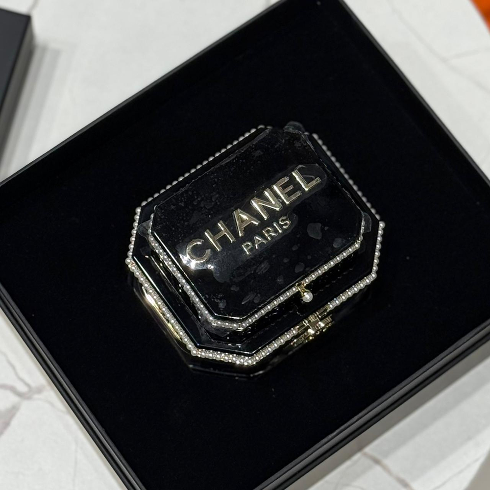 Аксессуар Chanel