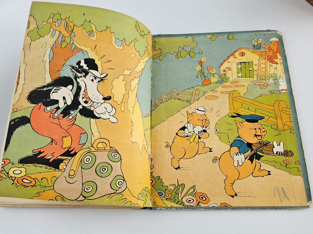 "Три поросенка" Текст и рисунки студии У.Диснея. Перевод и обработка Сергея Михалкова 1936 г. Первое издание!